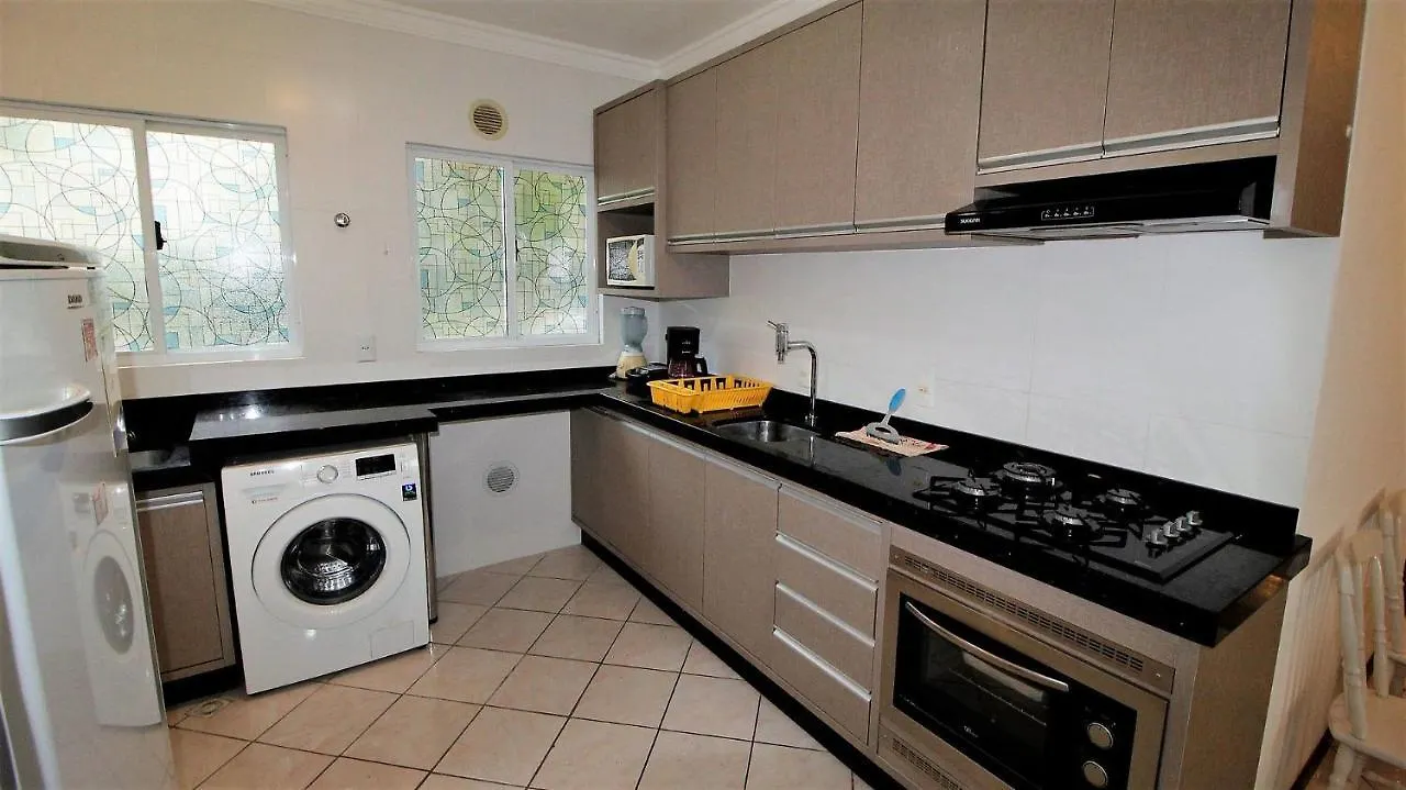 1054 - Apartamento Para Locacao Em Bombinhas - Residencial Solar Das Bromelias Apto 232