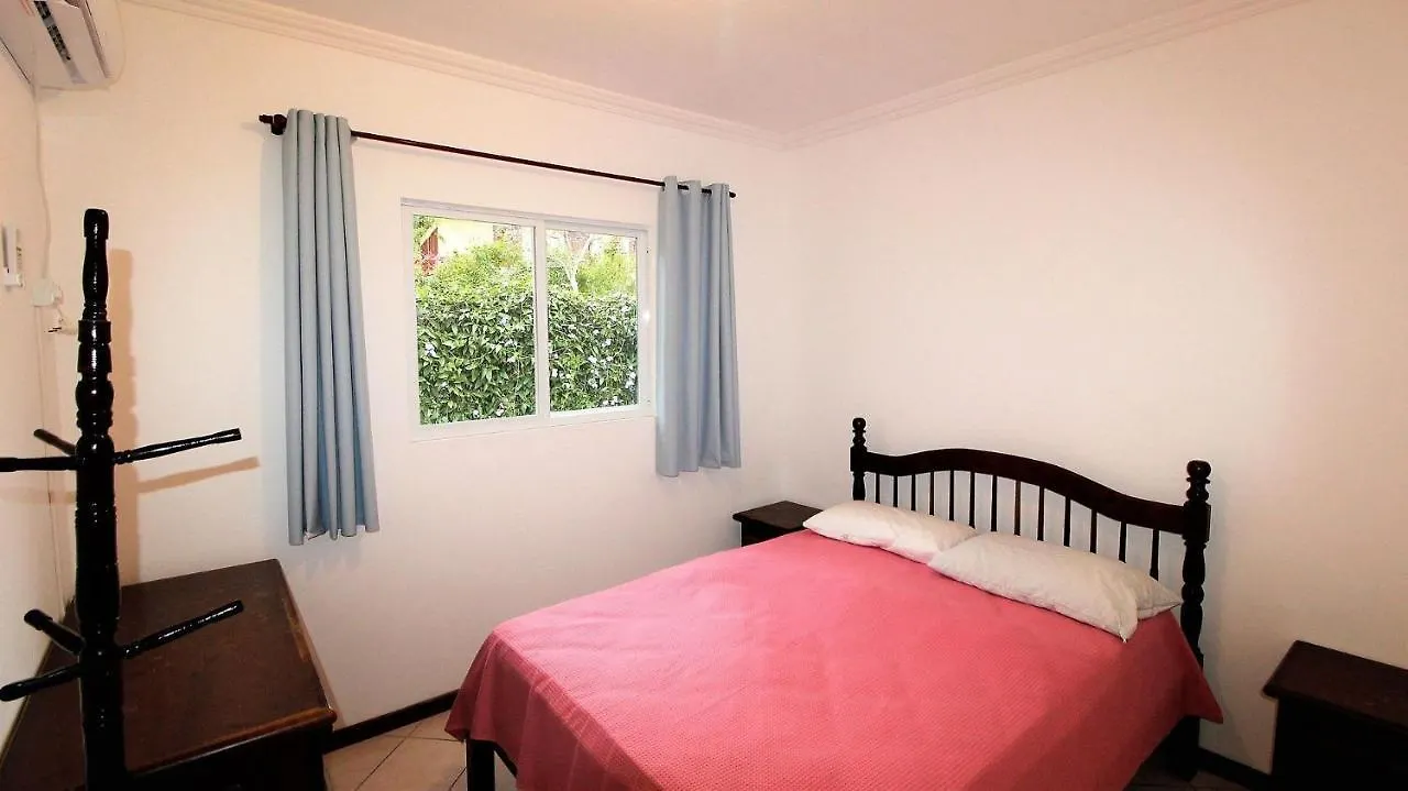 1054 - Apartamento Para Locacao Em Bombinhas - Residencial Solar Das Bromelias Apto 232 0*,