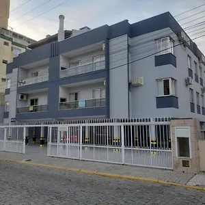 Apto 2 Quartos No Centro De Bombinhas, 130 Metros Apartamento